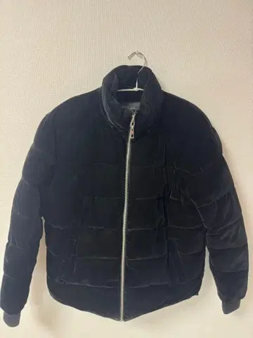 ZARA 블랙 벨벳 다운 자켓 M 사이즈