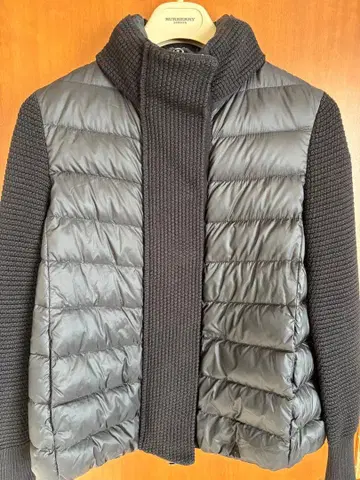 Moncler 블랙 다운 자켓 니트다운