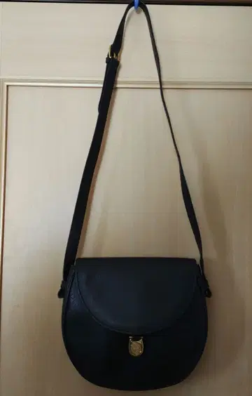 블랙 가죽 숄더백