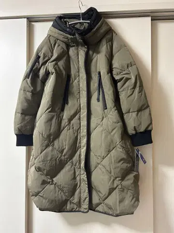 미사용 하자 있음 noa-ge 노아제 배색 사용 다운 코트 카키 L