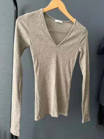 [ 새상품급 ] CLANE V NECK COMPACT TOPS 사이즈 1