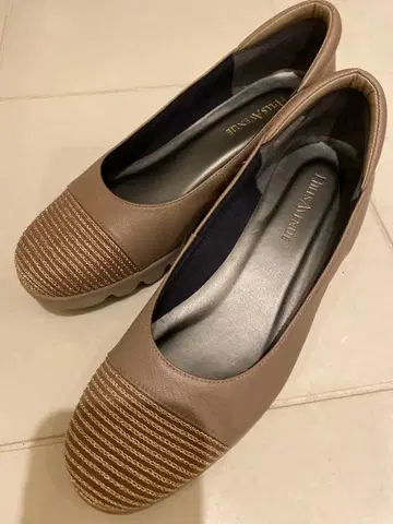 브라운 스트라이프 통굽 펌프스