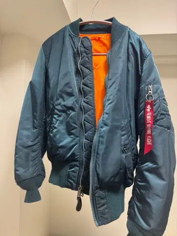 [ ALPHA INDUSTRIES ] MA-1 플라이트 자켓 레어 컬러