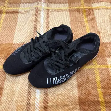 LUZeSOMBRA 블랙 풋살화