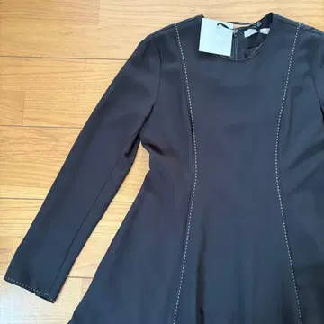 코코딜 롱 플레어 원피스 스티치