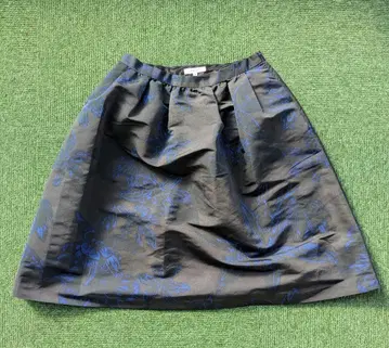 BALLSEY 플레어 스커트 38 블랙/블루 꽃무늬