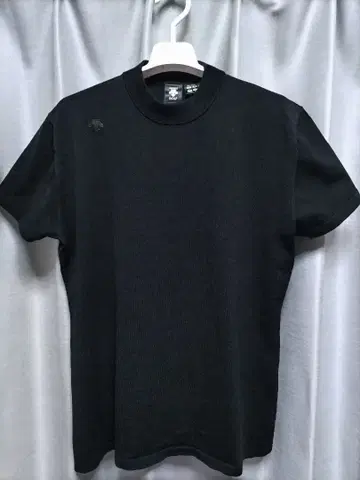 데상트 골프 모크넥 니트 블랙