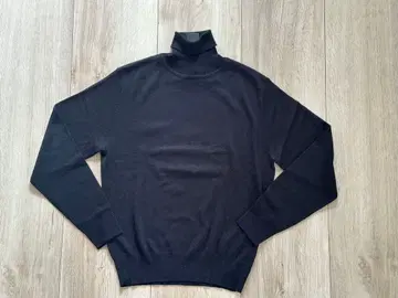 [새상품] 수트 컴퍼니 COMMUTECH 터틀넥 스웨터 블랙 S사이즈