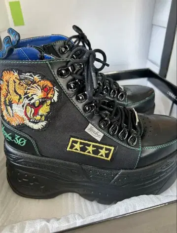 yosuke 호랑이 자수 통굽 스니커즈 23cm
