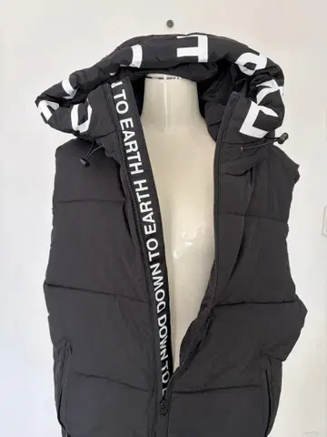 in the attic 미사용 새상품! 후드 부착 블랙 다운 베스트