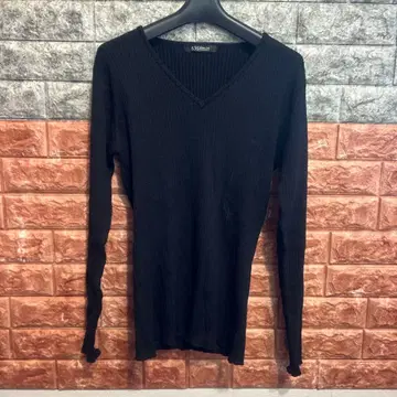 5351 Pour Les Hommes 블랙 V넥 니트