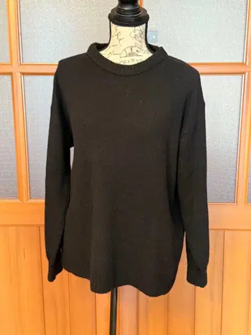 블랙 크루넥 니트