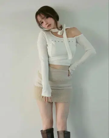 ANDMARY Nana 리본 원숄더 탑