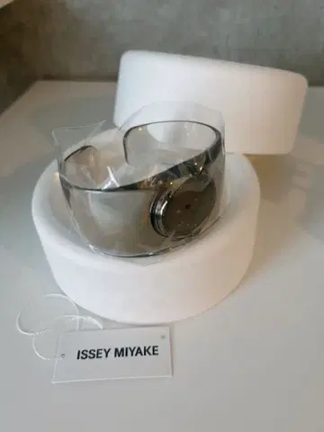 ISSEY MIYAKE 아날로그 손목시계 실버