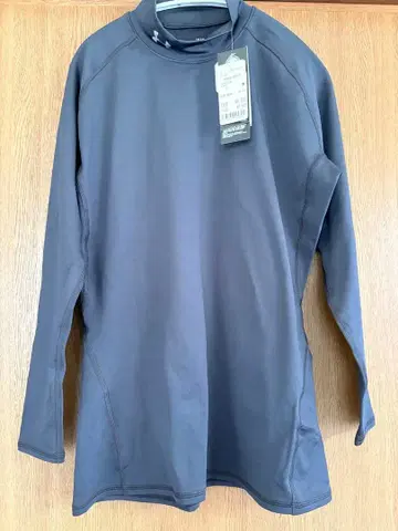 UNDER ARMOUR 언더셔츠