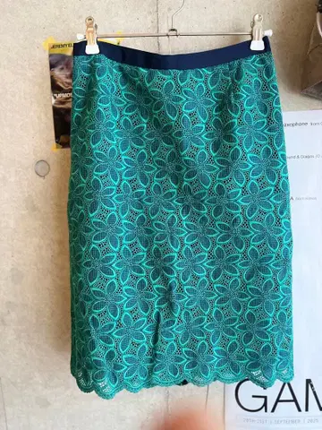 SACAI 레이스 디자인 타이트 스커트