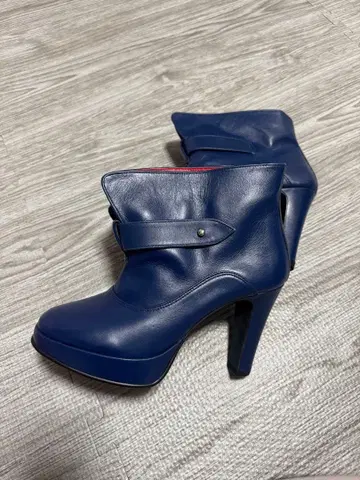 LIMIfeu 리미푸 네이비 가죽 부티 XS 사이즈 미사용 새상품