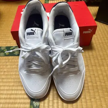 PUMA 화이트 스니커즈