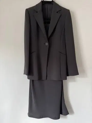 그레이 스커트 수트 싱글 버튼