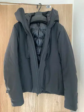 ATTACHMENT 블랙 다운 자켓