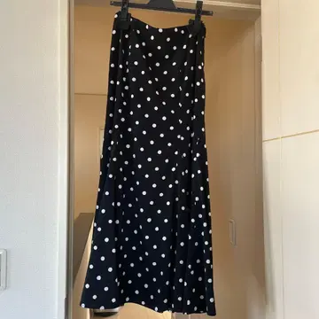 Mila Owen 블랙 화이트 도트 플레어 스커트 사이즈 1