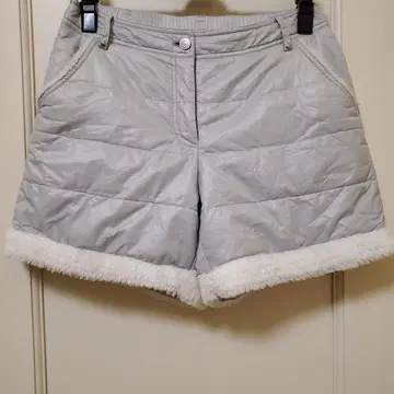 아다바트 퍼 달린 숏팬츠 38