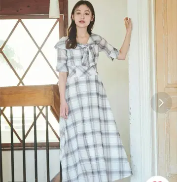 오프숄더풍 시어 체크 원피스