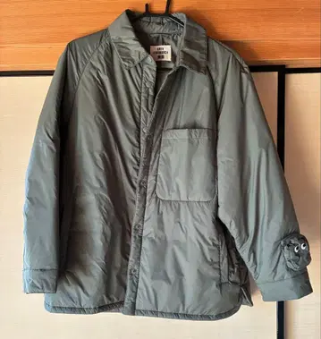 UNIQLO x ANYA HINDMARCH 올리브 퀼팅 자켓