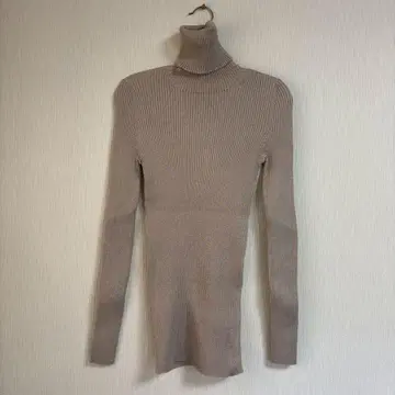 미사용 맥스앤코 MAX&Co. 베이지 터틀넥 리브 스웨터