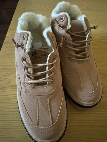 베이지 스웨이드 캐주얼 슈즈