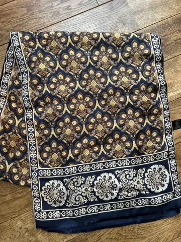 실크 네이비 스톨