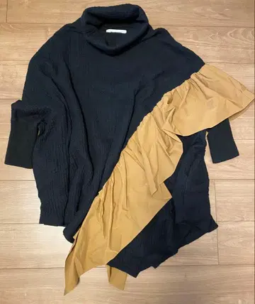 [ 초 메루카리 시장 한정 가격! ] 비대칭 터틀넥 프릴 원피스 튜닉