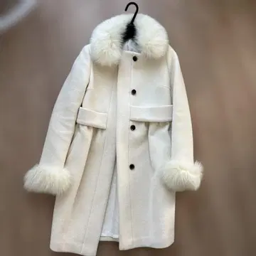 화이트 퍼(fur) 부착 롱 코트 36