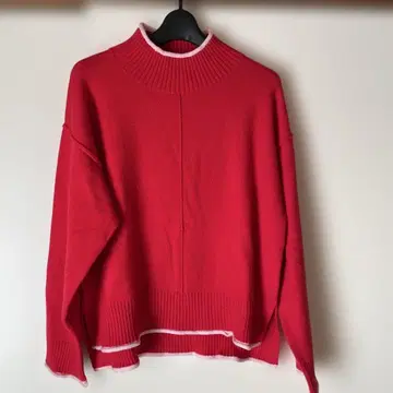 빨간색 하이넥 스웨터