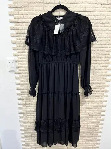 axes femme 액시즈 레이스 케이프 티어드 원피스