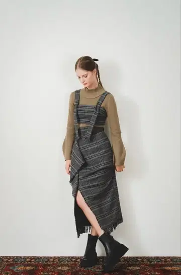 [ PINUE ] 커브 슬리브 니트탑