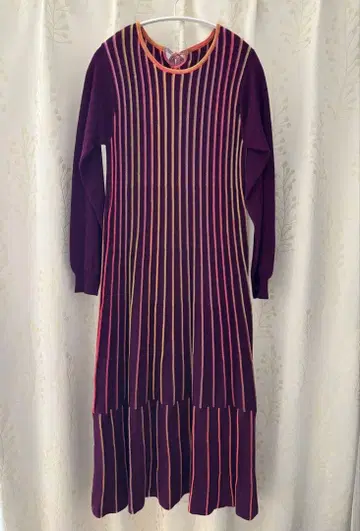 아모르 카프리스 멀티 컬러 스트라이프 니트 원피스 퍼플