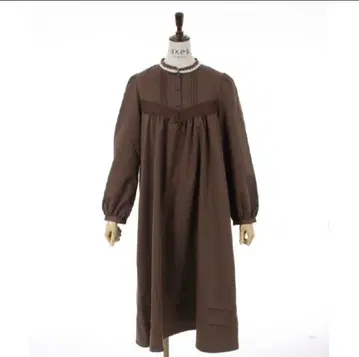 axes femme 요크 절개 원피스