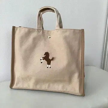 SEVEN TEN 세븐텐 호스 자수 토트백 말 베이지 대