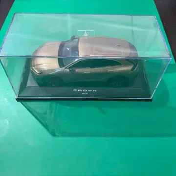 컬러 샘플 도요타 크라운 스포츠