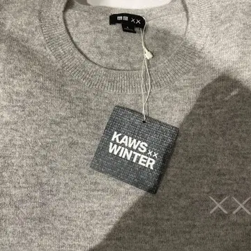 미사용 새상품 KAWS 그레이 니트 스웨터 L