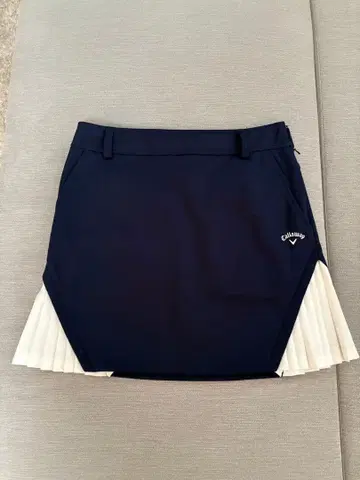 캘러웨이 네이비 플리츠 스커트