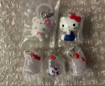 가챠 산리오 헬로키티 키티 메지루시 액세서리 복슬복슬 스노우