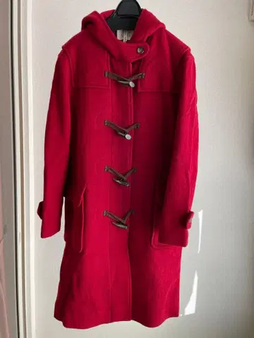 빨간색 더플 코트 후드 부착