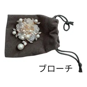 엘레강트한 꽃 모티브 브로치