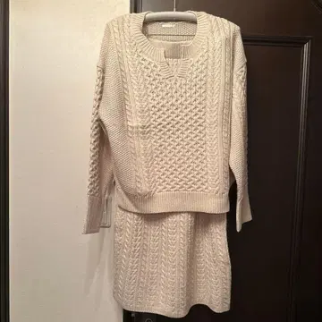 아이보리 케이블 짜임 니트 셋업