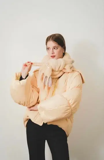 [ PINUE ] 트리밍 컬러 니트 머플러 커스터드