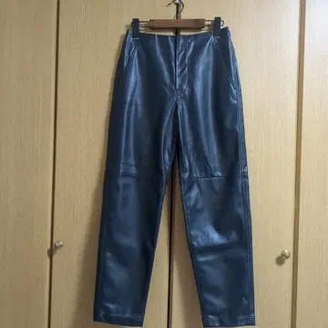 보더스 앳 발코니 인조 가죽 팬츠