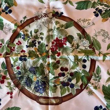 헌팅월드 실크 스카프