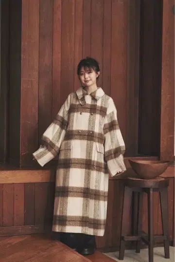 moi tytto 플랩 포켓 스탠드 카라 롱 코트